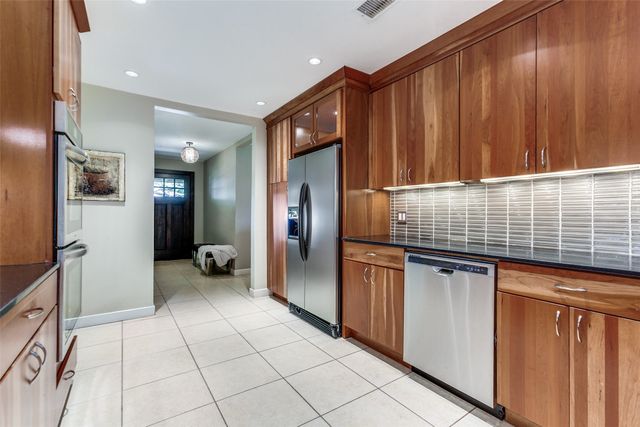 237 Woodcrest Drive, Richardson, TX 75080