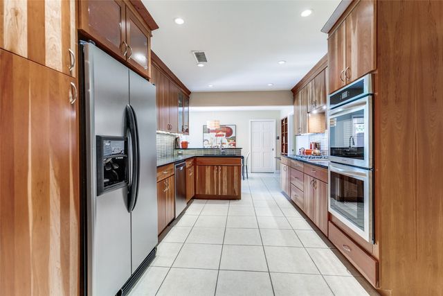 237 Woodcrest Drive, Richardson, TX 75080