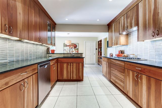 237 Woodcrest Drive, Richardson, TX 75080