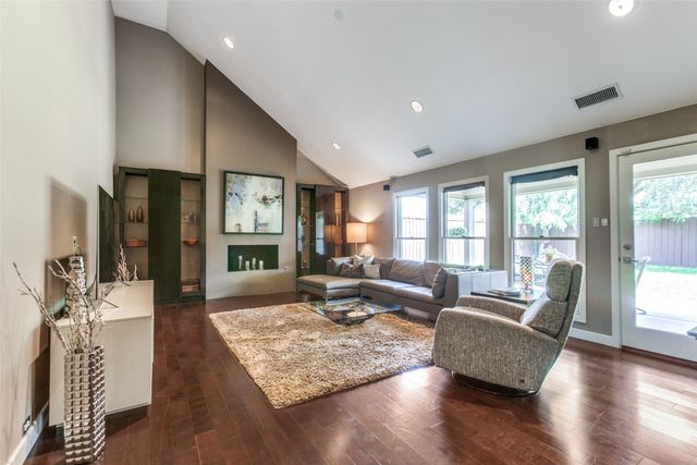 237 Woodcrest Drive, Richardson, TX 75080