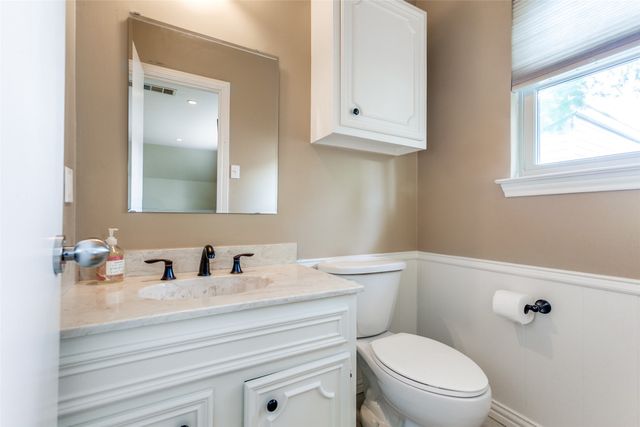 237 Woodcrest Drive, Richardson, TX 75080