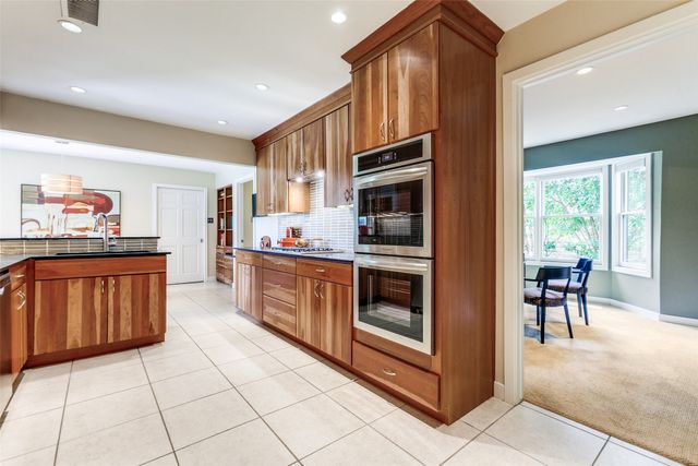 237 Woodcrest Drive, Richardson, TX 75080