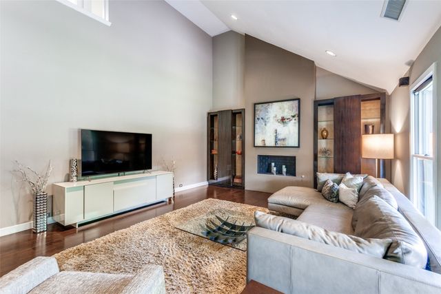 237 Woodcrest Drive, Richardson, TX 75080