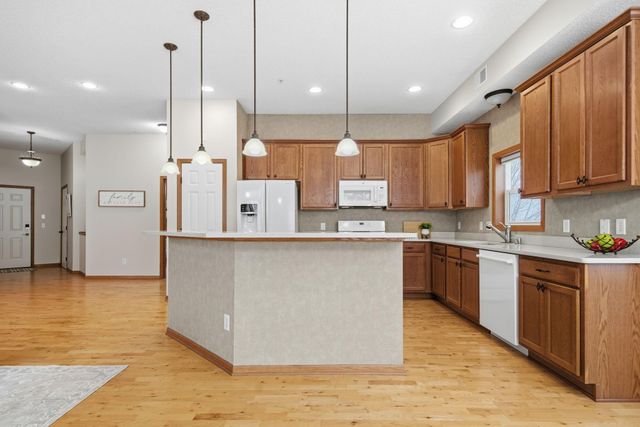 1256 County Road D E 104, Maplewood, MN 55109