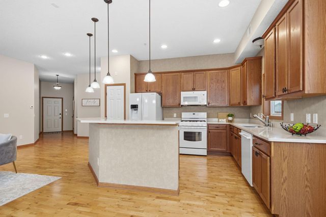 1256 County Road D E 104, Maplewood, MN 55109