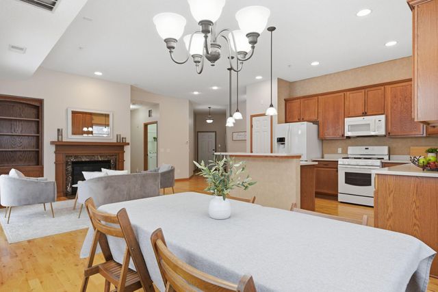 1256 County Road D E 104, Maplewood, MN 55109