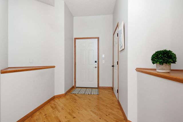 1256 County Road D E 104, Maplewood, MN 55109