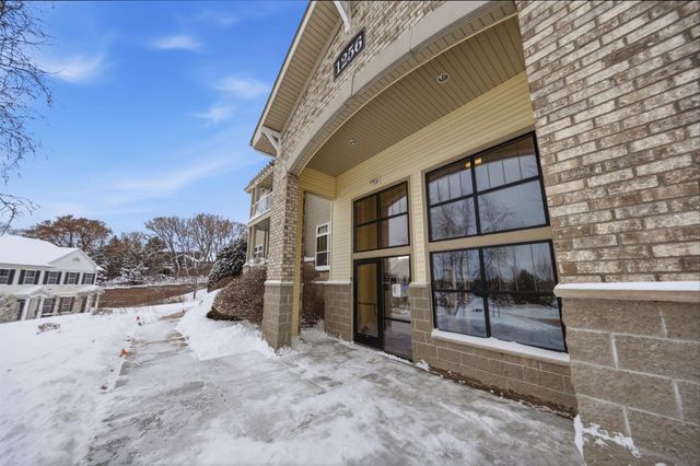 1256 County Road D E 104, Maplewood, MN 55109