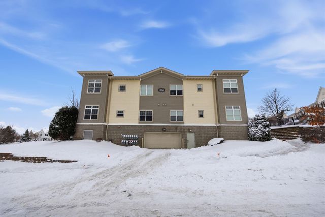 1256 County Road D E 104, Maplewood, MN 55109