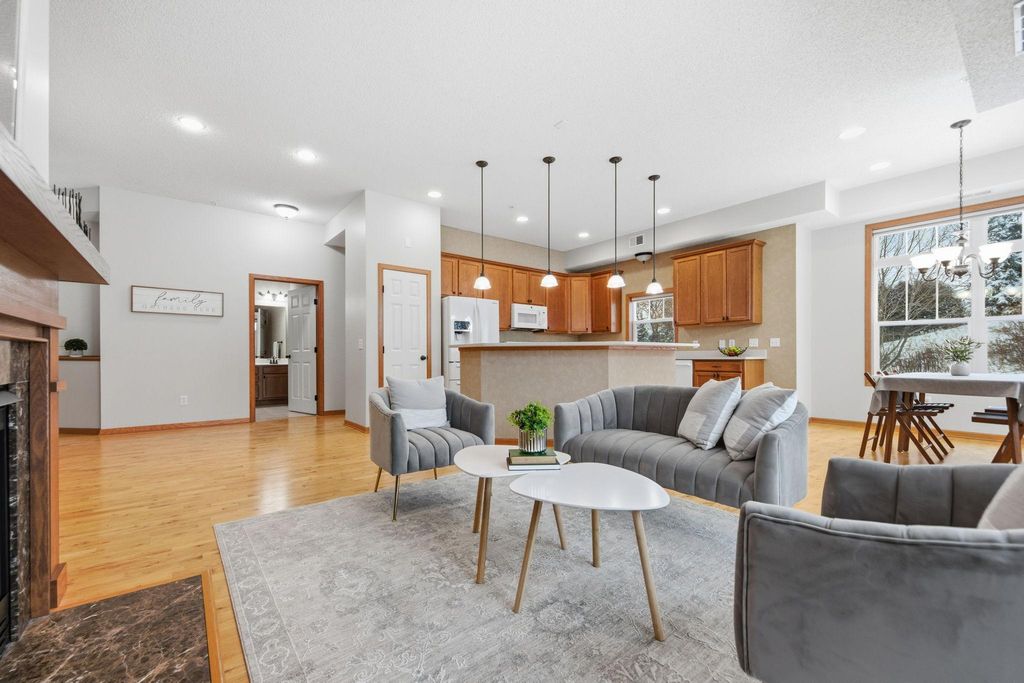 1256 County Road D E 104, Maplewood, MN 55109