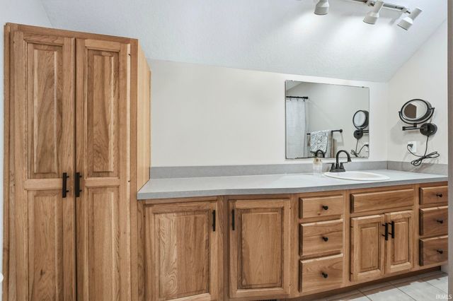 10510 Walnut Street, Leo, IN 46765