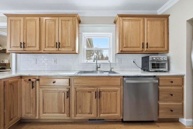 10510 Walnut Street, Leo, IN 46765