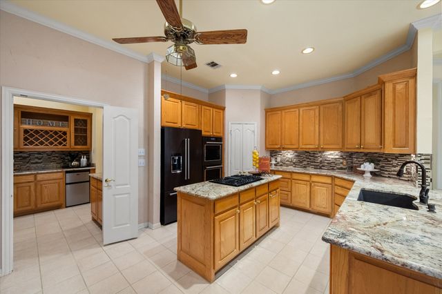 1013 Brook Arbor Drive, Mansfield, TX 76063