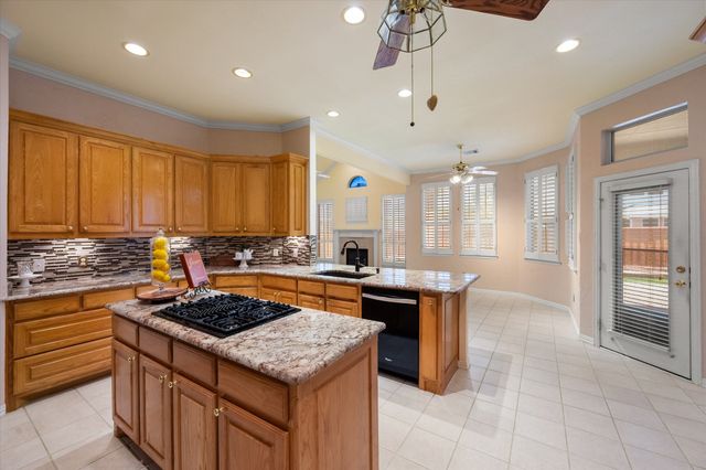 1013 Brook Arbor Drive, Mansfield, TX 76063