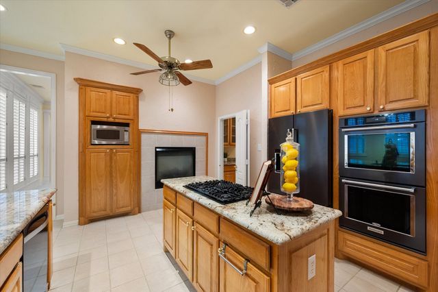 1013 Brook Arbor Drive, Mansfield, TX 76063