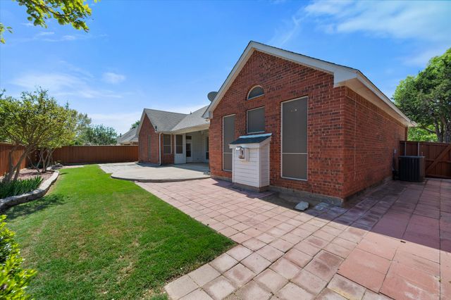 1013 Brook Arbor Drive, Mansfield, TX 76063