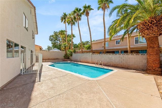 325 Esquina Drive, Henderson, NV 89014