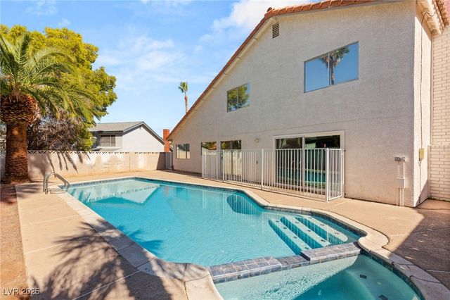 325 Esquina Drive, Henderson, NV 89014