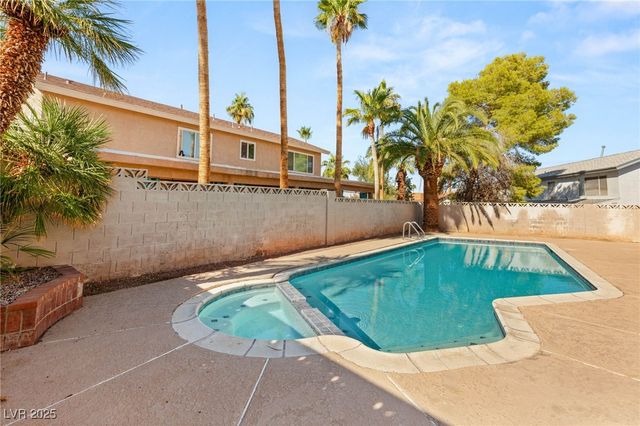 325 Esquina Drive, Henderson, NV 89014