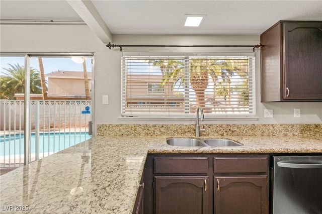 325 Esquina Drive, Henderson, NV 89014