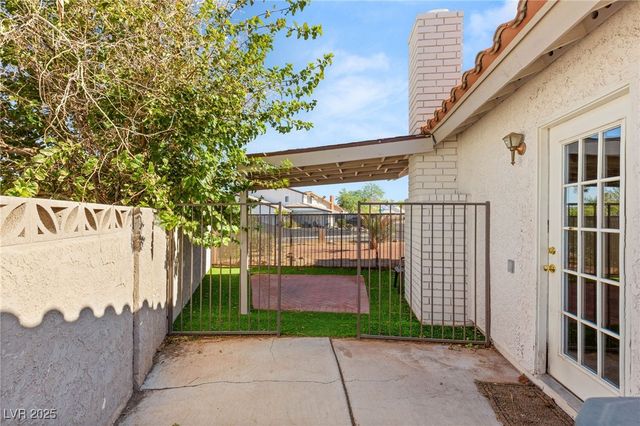 325 Esquina Drive, Henderson, NV 89014