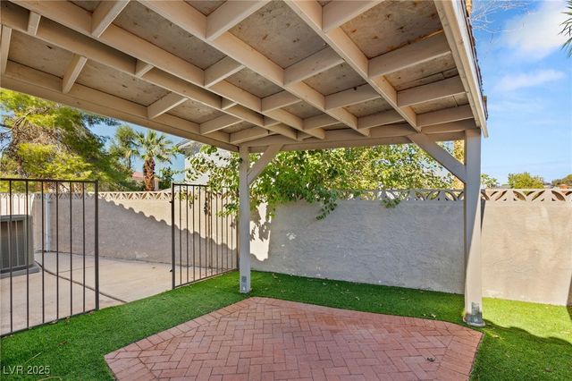 325 Esquina Drive, Henderson, NV 89014