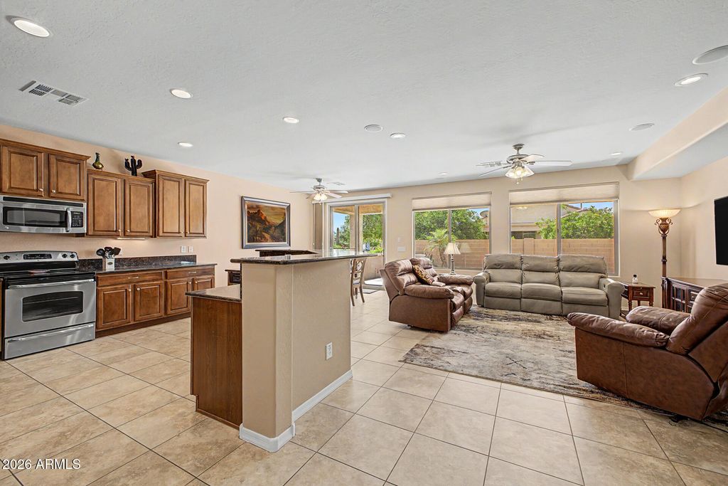 Image 3 of property listing at 7835 W DISCOVERY Way, Florence, AZ 85132