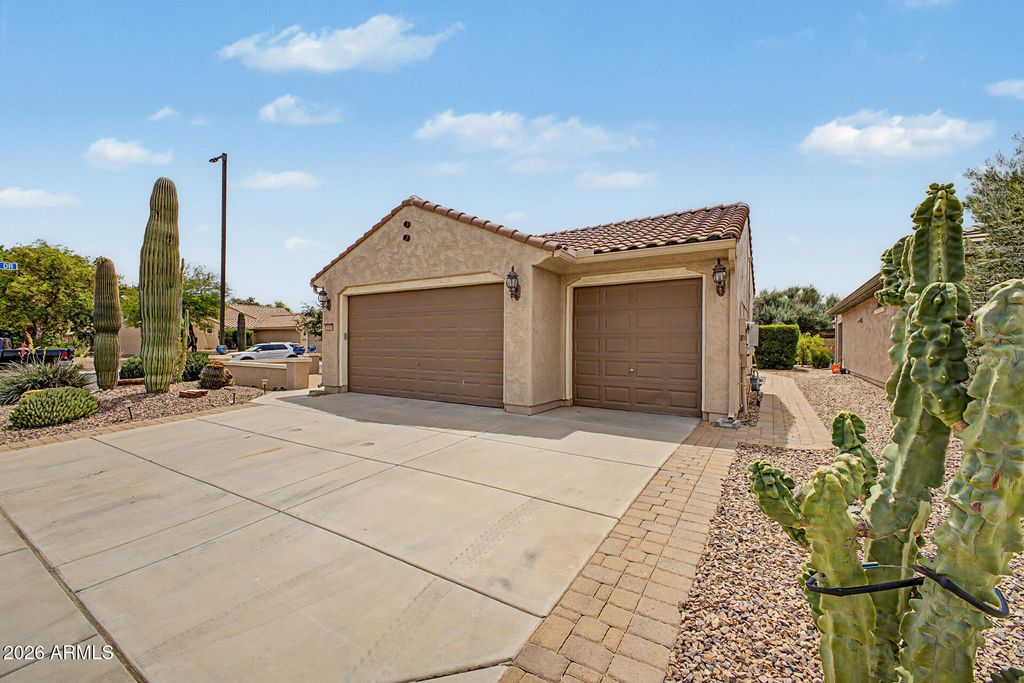 Image 4 of property listing at 7835 W DISCOVERY Way, Florence, AZ 85132