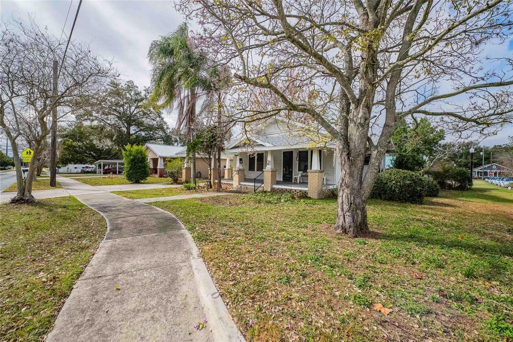 Image 2 of property listing at 1301 S LINCOLN AVENUE, Lakeland, FL 33803
