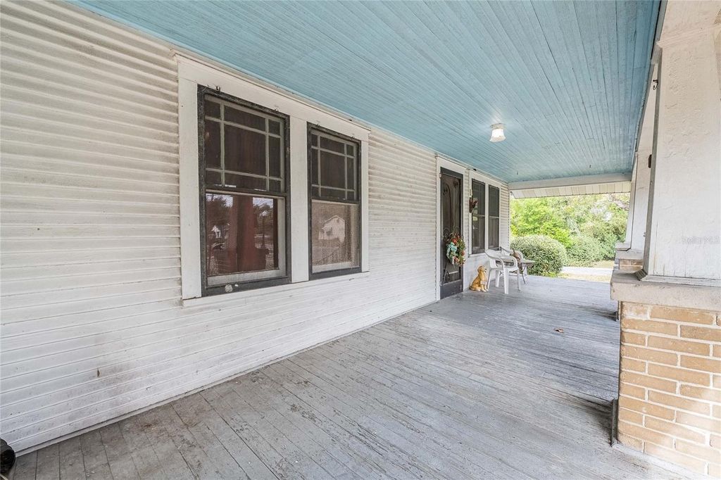 Image 11 of property listing at 1301 S LINCOLN AVENUE, Lakeland, FL 33803