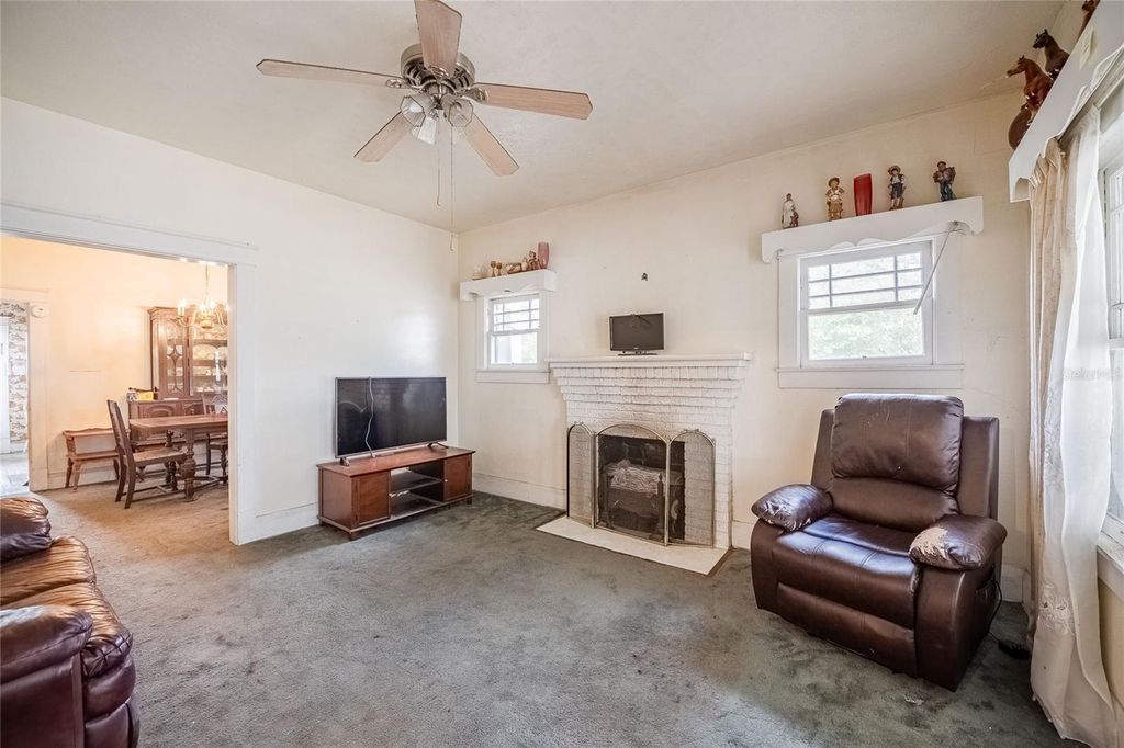 Image 18 of property listing at 1301 S LINCOLN AVENUE, Lakeland, FL 33803