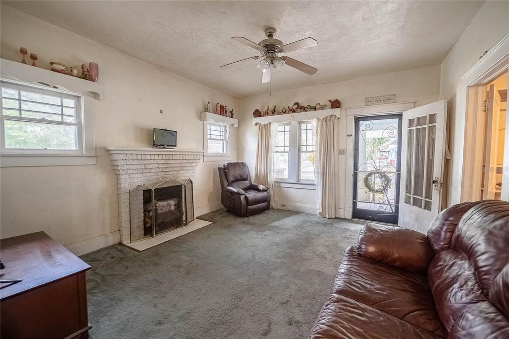 Image 19 of property listing at 1301 S LINCOLN AVENUE, Lakeland, FL 33803