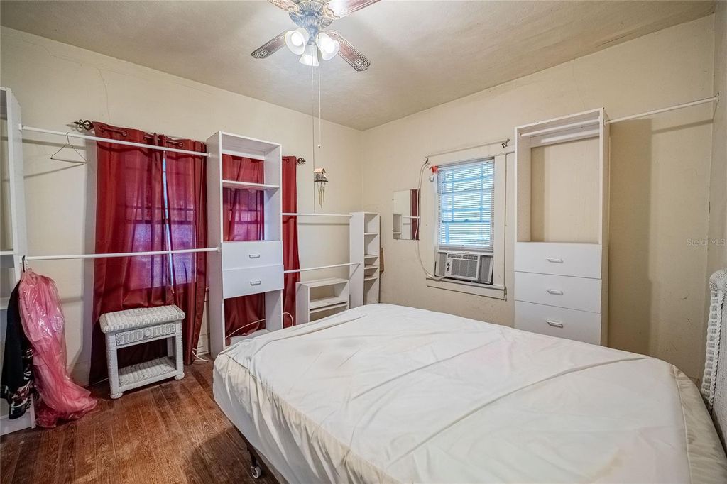 Image 23 of property listing at 1301 S LINCOLN AVENUE, Lakeland, FL 33803