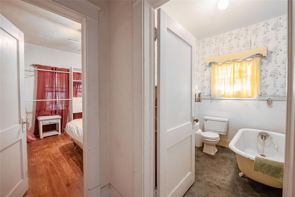 Image 26 of property listing at 1301 S LINCOLN AVENUE, Lakeland, FL 33803