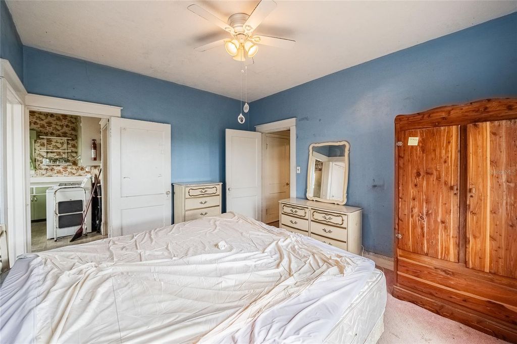 Image 27 of property listing at 1301 S LINCOLN AVENUE, Lakeland, FL 33803