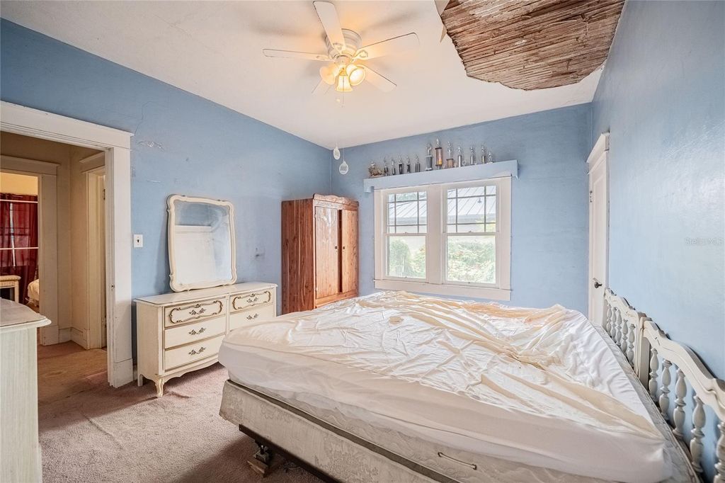 Image 29 of property listing at 1301 S LINCOLN AVENUE, Lakeland, FL 33803