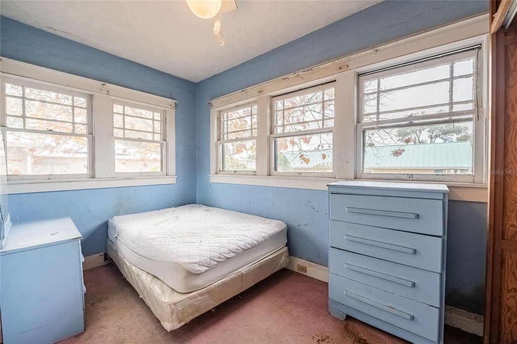 Image 31 of property listing at 1301 S LINCOLN AVENUE, Lakeland, FL 33803