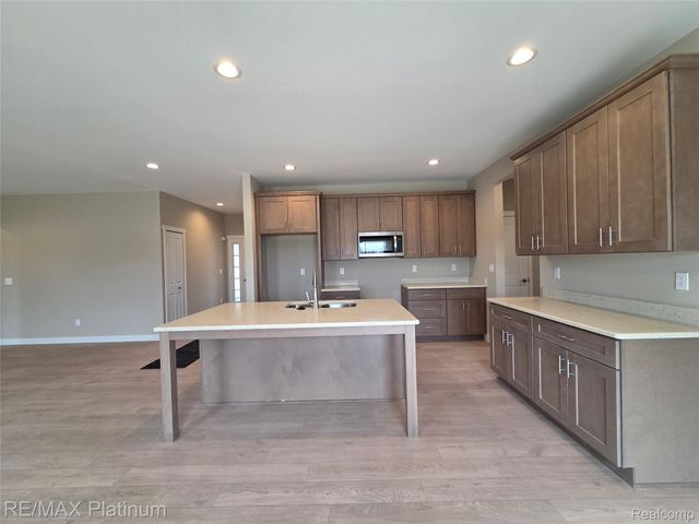 6236 Brook Stone Lane, Fenton Charter Township, MI 48451
