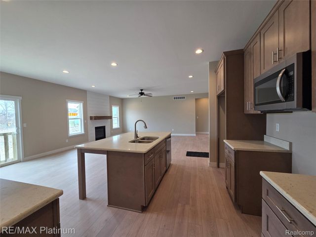 6236 Brook Stone Lane, Fenton Charter Township, MI 48451