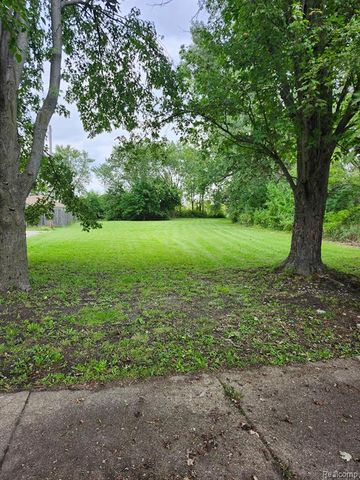 184 North Drive, Wyandotte, MI 48192