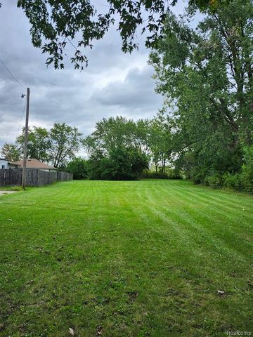 184 North Drive, Wyandotte, MI 48192
