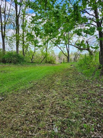 184 North Drive, Wyandotte, MI 48192