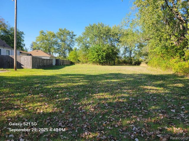 184 North Drive, Wyandotte, MI 48192