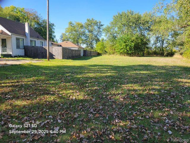184 North Drive, Wyandotte, MI 48192