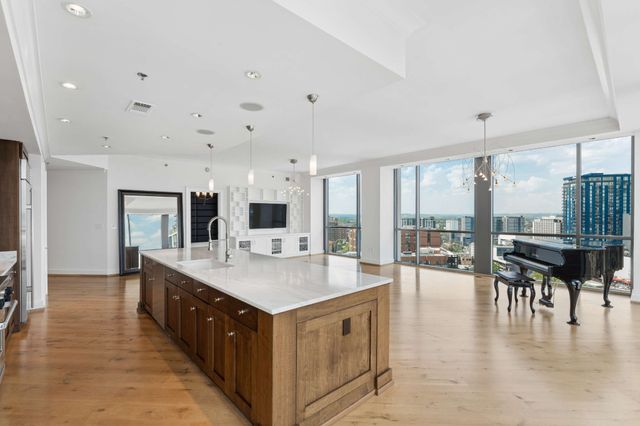 900 20th Ave S Apt 1301, Nashville, TN 37212