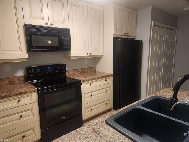 2325 Cretan CT, Virginia Beach, VA 23454