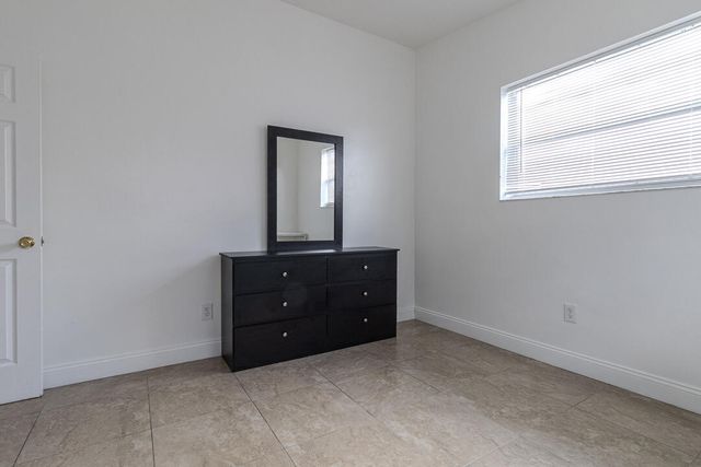 630 NW 15th Terrace 1-2, Fort Lauderdale, FL 33311