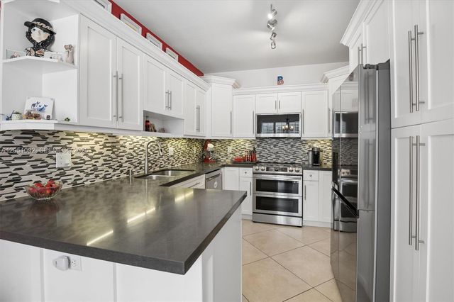 1140 Weeping Willow Way, Hollywood, FL 33019