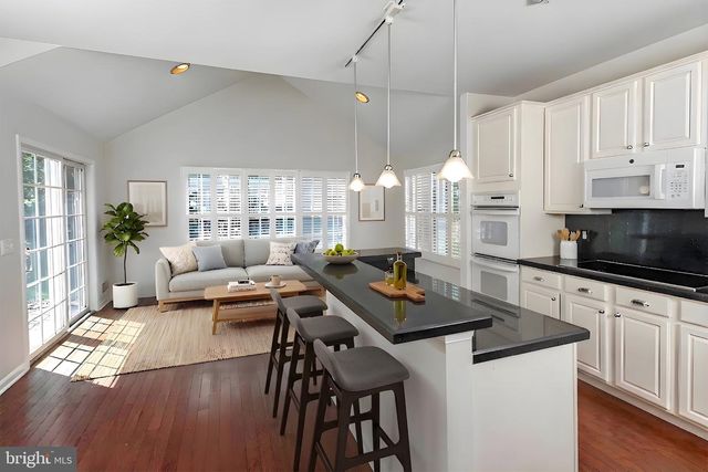 6 IRONWOOD RD, Skillman, NJ 08558