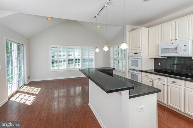 6 IRONWOOD RD, Skillman, NJ 08558